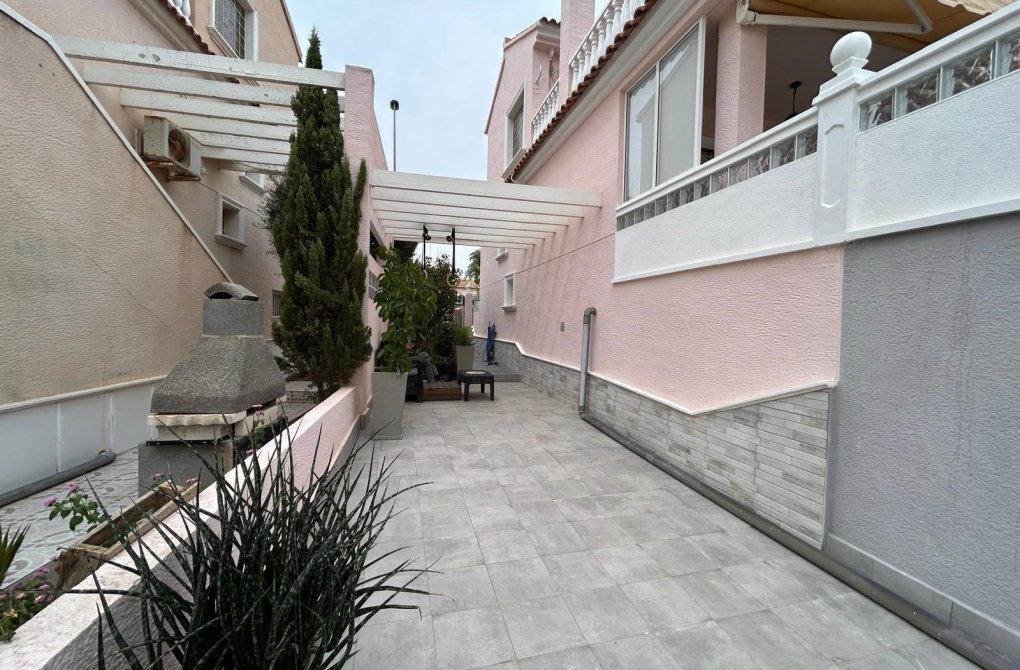 Resale - Terraced house - Torrevieja - Aguas nuevas 1