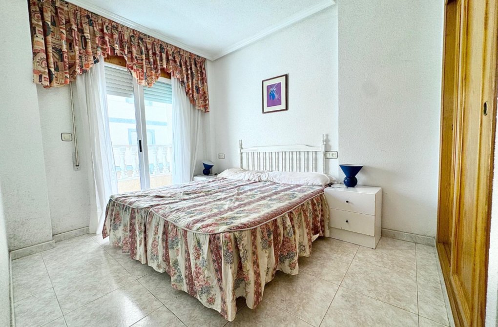 Resale - Apartment - Torrevieja - Acequion