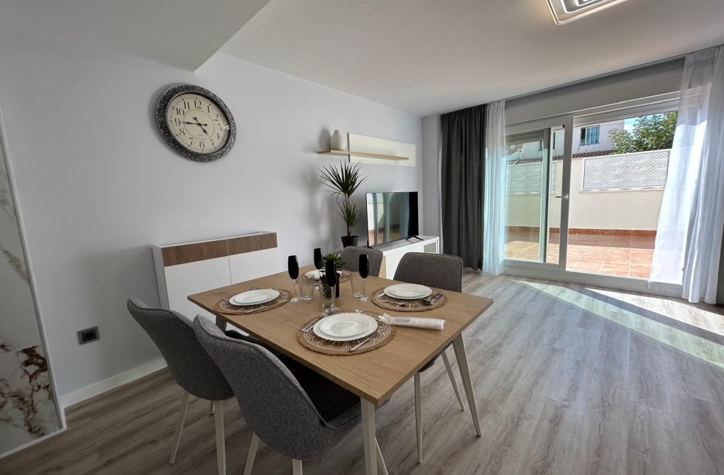 Resale - Apartment - Torrevieja - Calas blanca