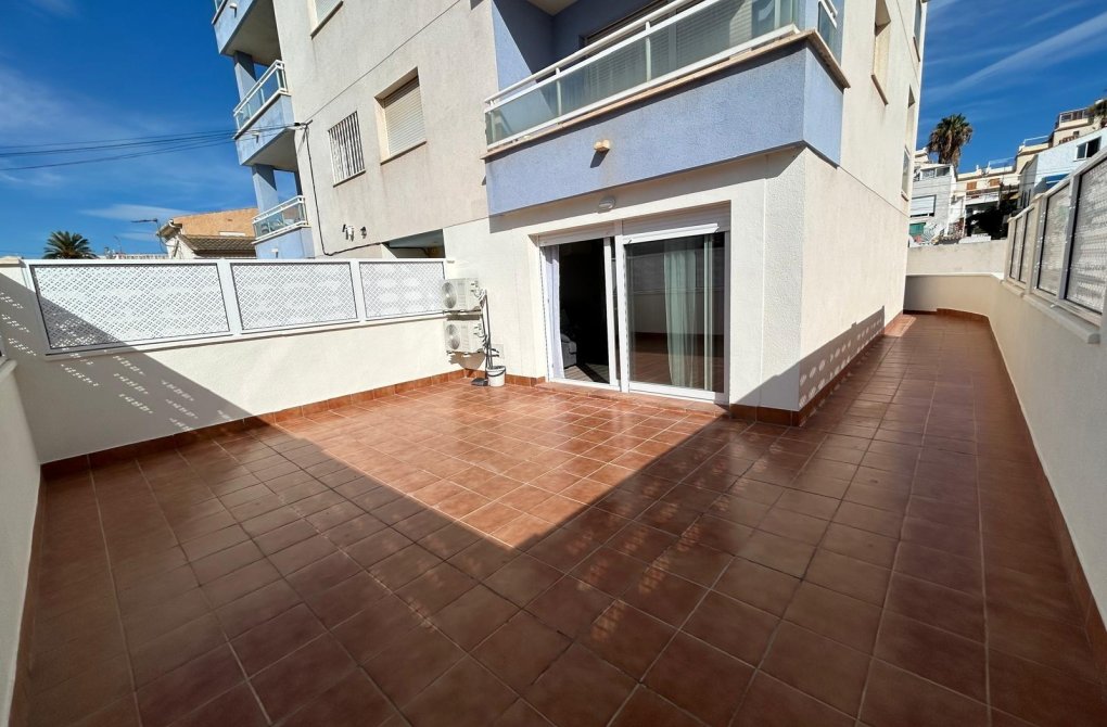 Resale - Apartment - Torrevieja - Calas blanca