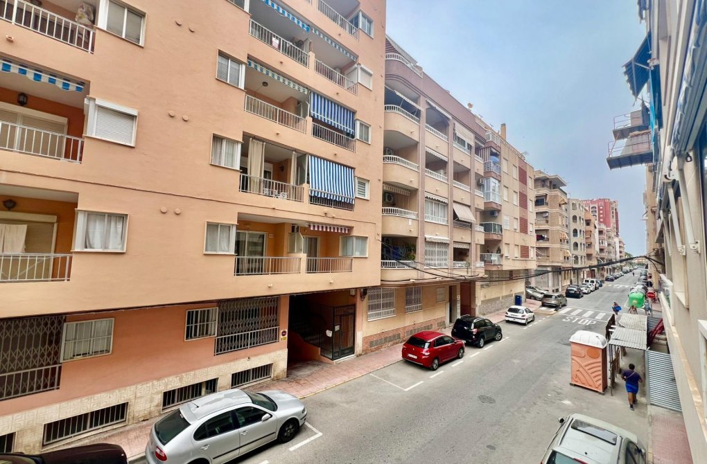 Resale - Apartment - Torrevieja - Playa de los locos