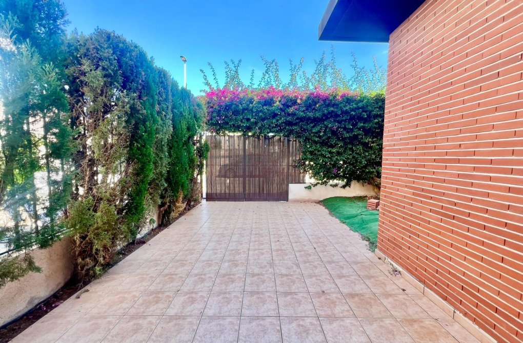 Resale - Triplex - Torrevieja - Sector 25