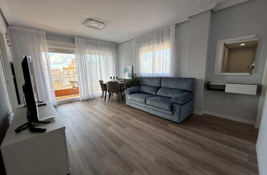 Resale - Apartment - Torrevieja - Calas blanca