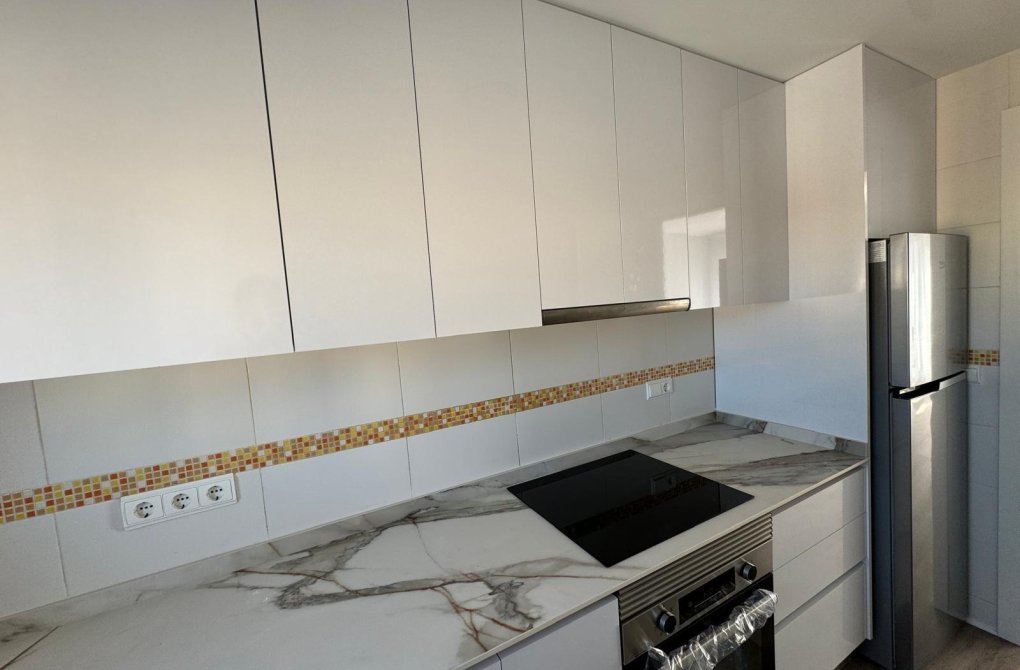 Resale - Apartment - Torrevieja - Calas blanca