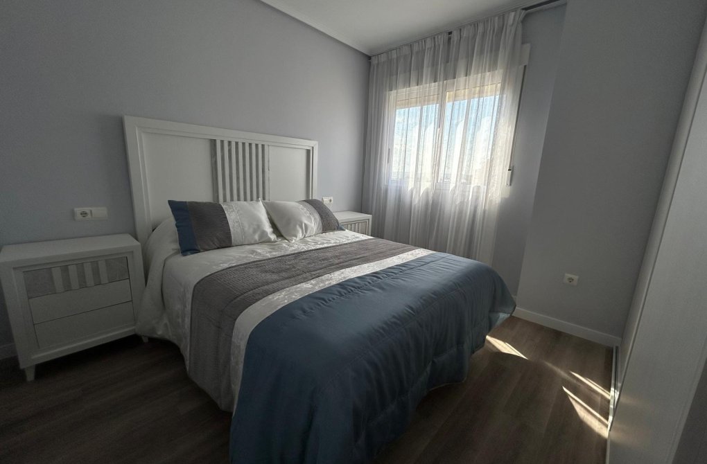 Resale - Apartment - Torrevieja - Calas blanca