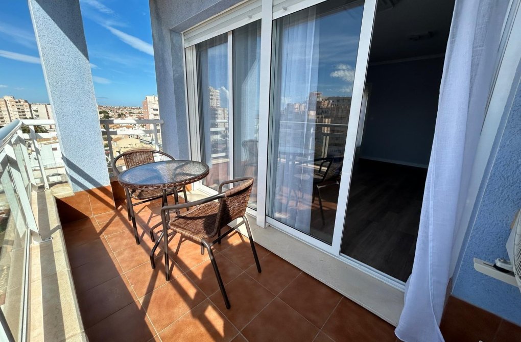 Resale - Apartment - Torrevieja - Calas blanca