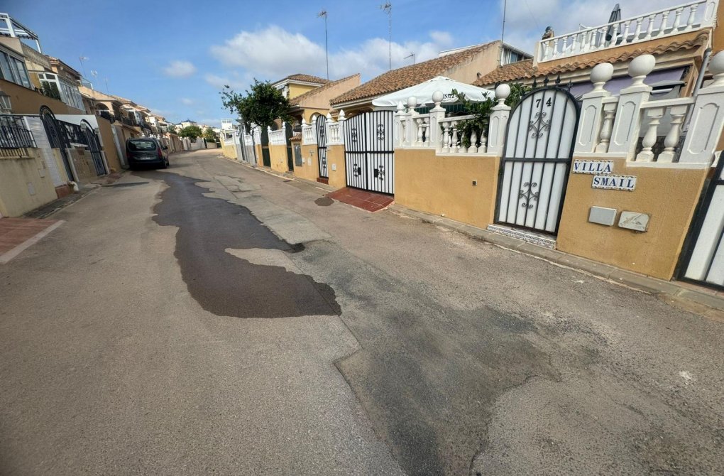 Resale - Terraced house - Torrevieja - Los altos