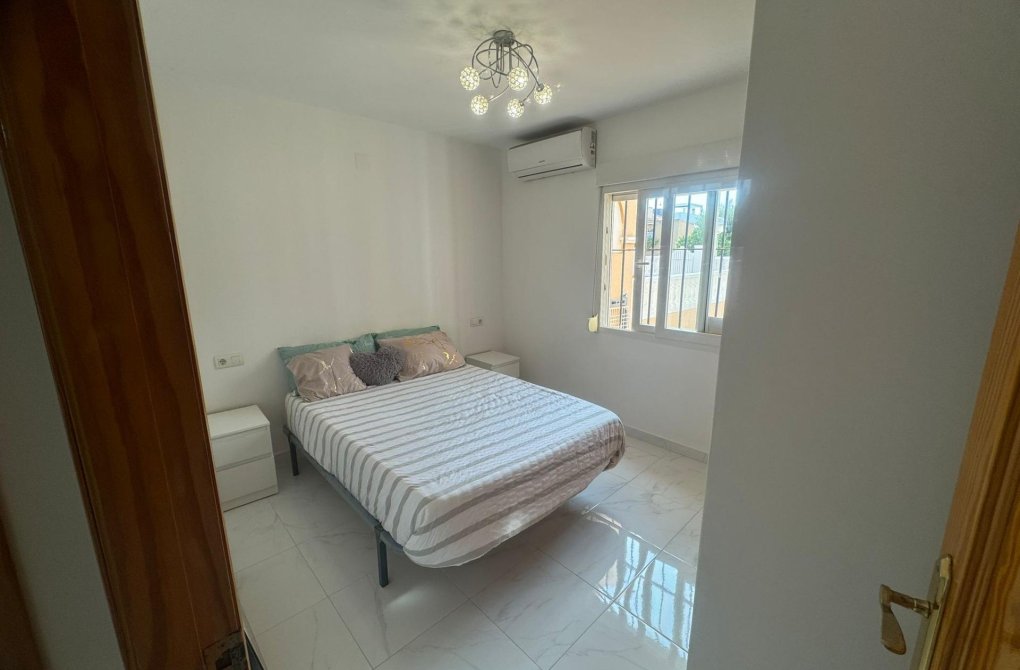 Resale - Terraced house - Torrevieja - Los altos