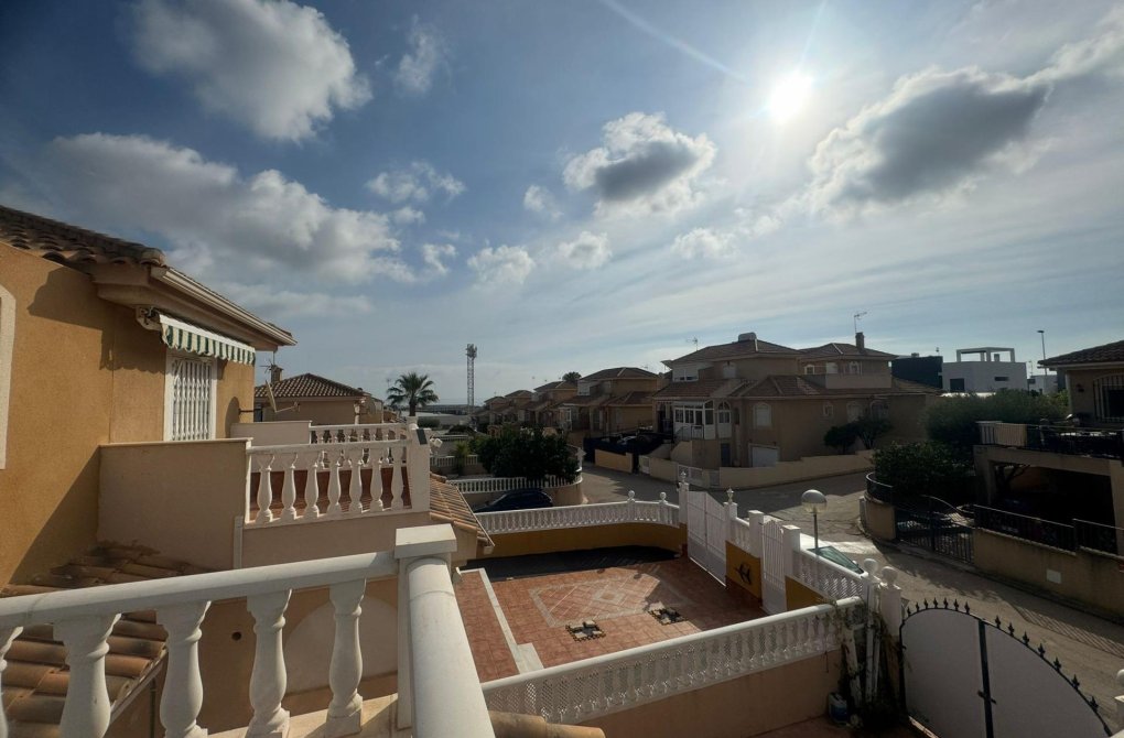 Resale - Terraced house - Torrevieja - Los altos