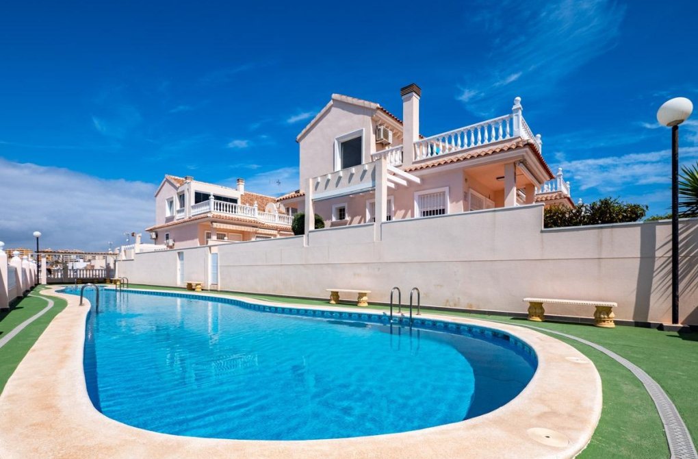 Resale - Villa - Torrevieja - Sector 25