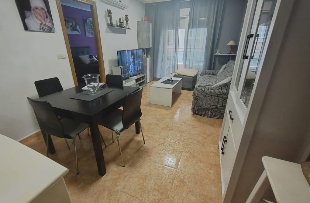 Resale - Apartment - Torrevieja - Centro