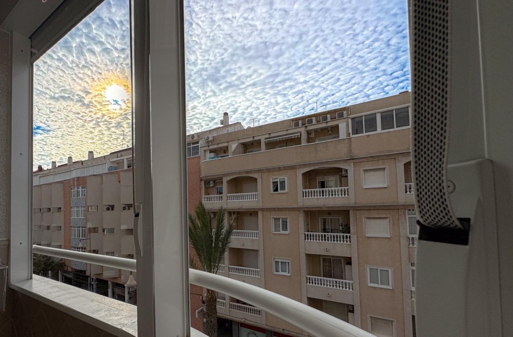 Resale - Apartment - Torrevieja - Playa del cura