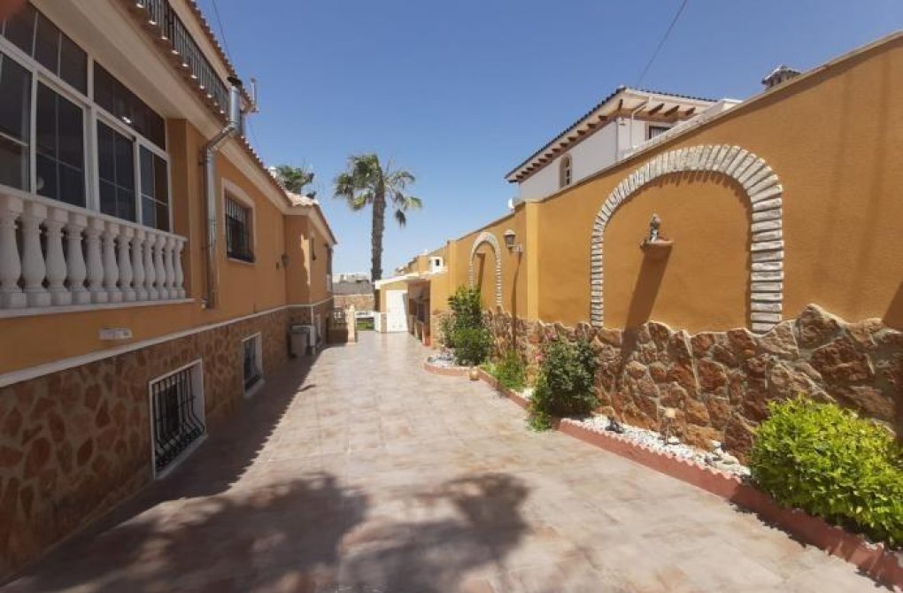 Resale - Villa - Torrevieja - Aguas Nuevas