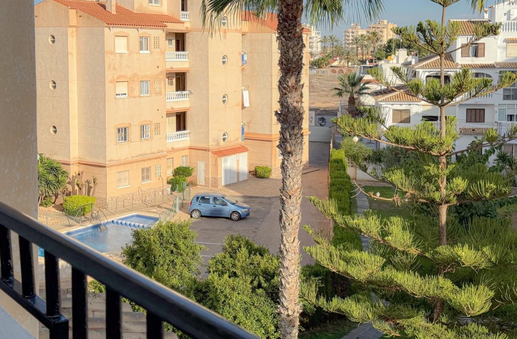 Resale - Apartment - Torrevieja - Calas blanca