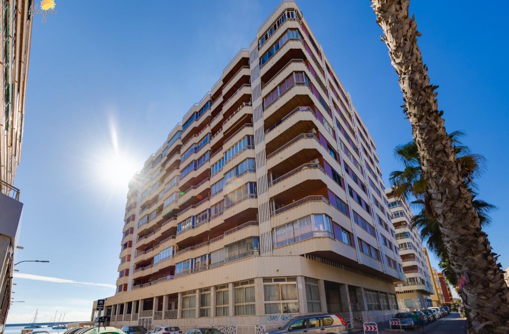 Resale - Apartment - Torrevieja - Acequion