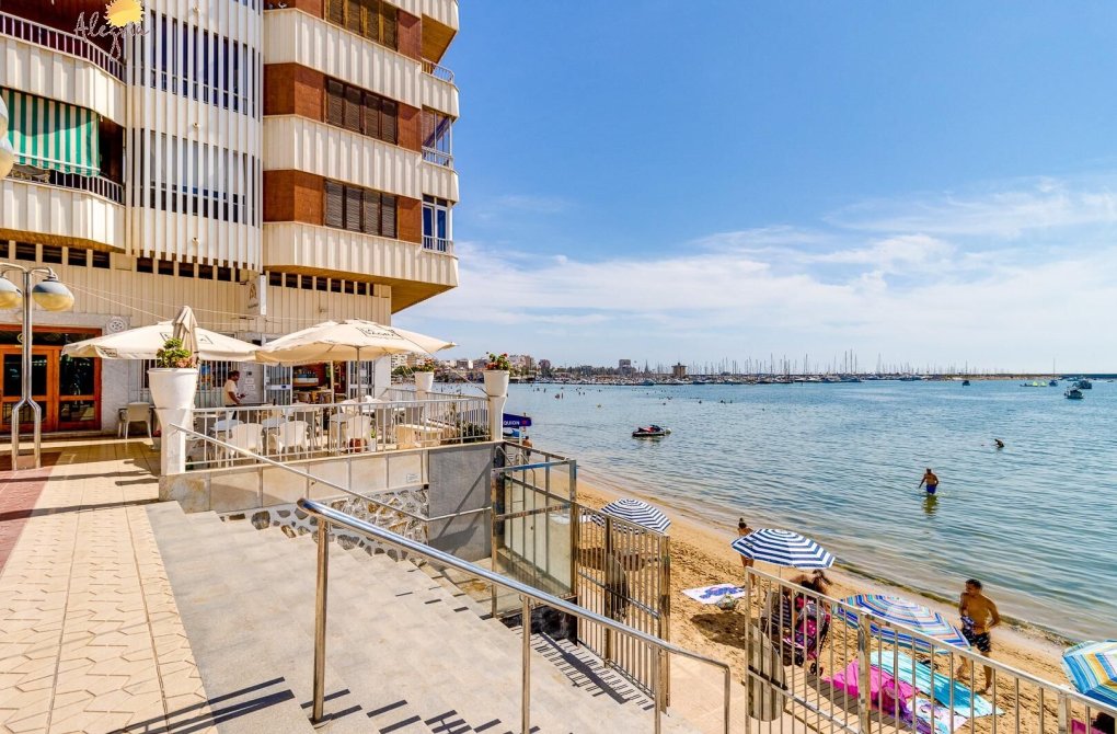 Resale - Apartment - Torrevieja - Acequion