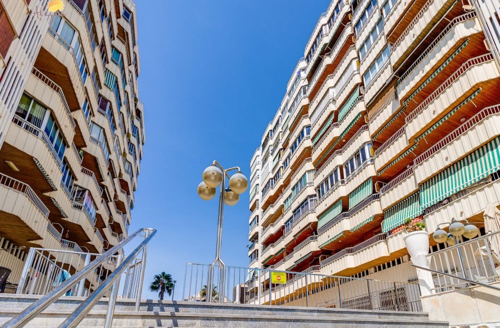 Resale - Apartment - Torrevieja - Acequion