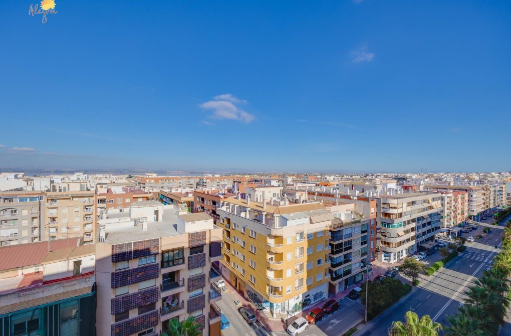 Resale - Apartment - Torrevieja - Acequion