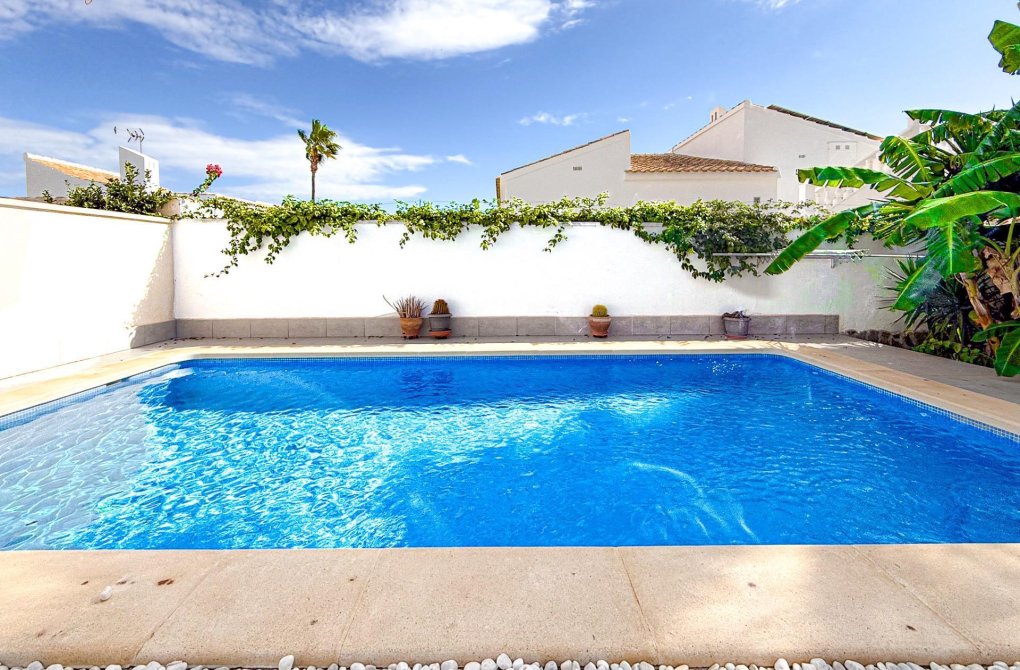 Resale - Villa - Orihuela Costa - La Florida