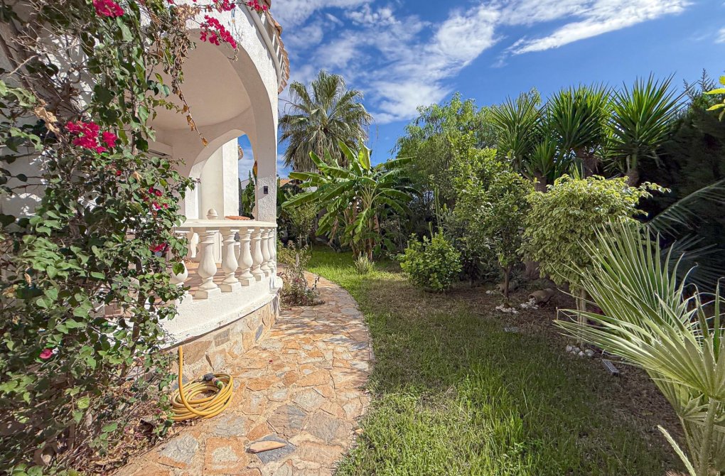 Resale - Villa - Orihuela Costa - La Florida