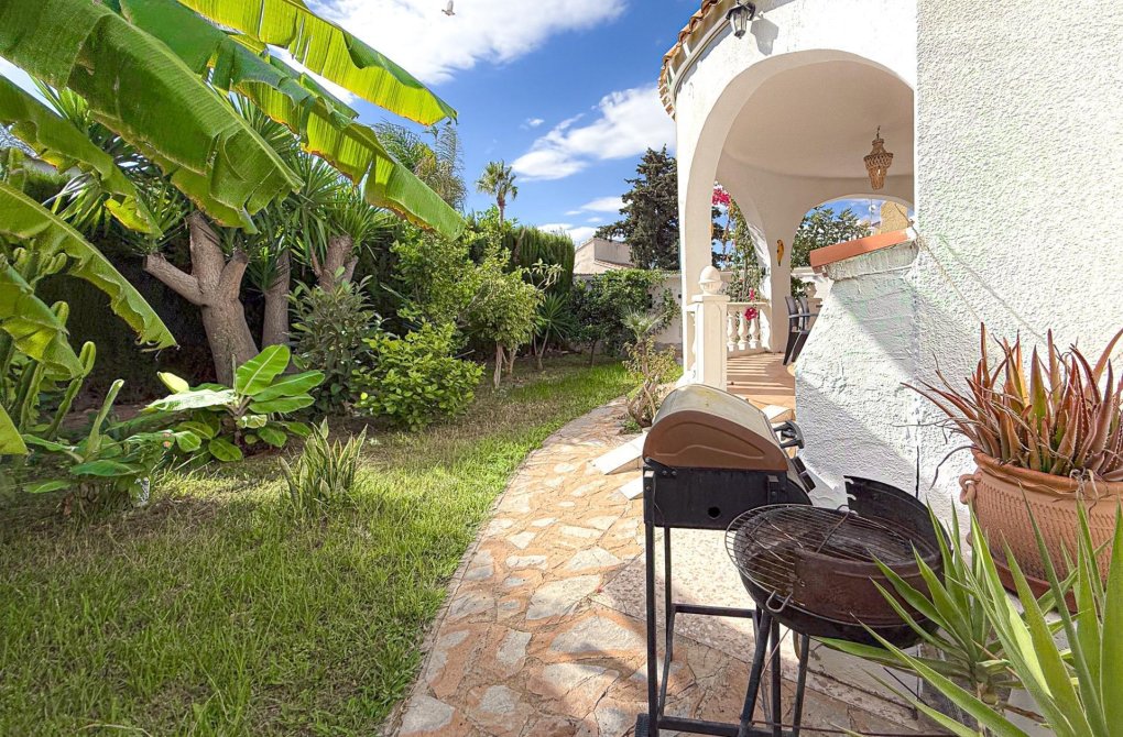 Resale - Villa - Orihuela Costa - La Florida