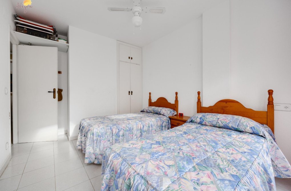 Resale - Apartment - Torrevieja - Acequion