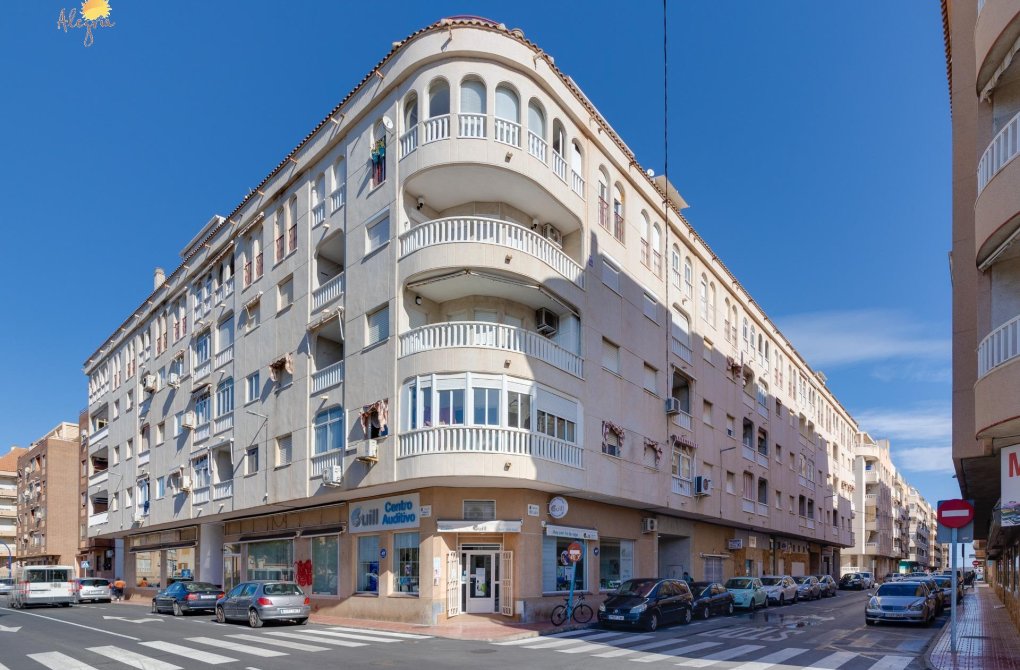 Resale - Apartment - Torrevieja - Acequion