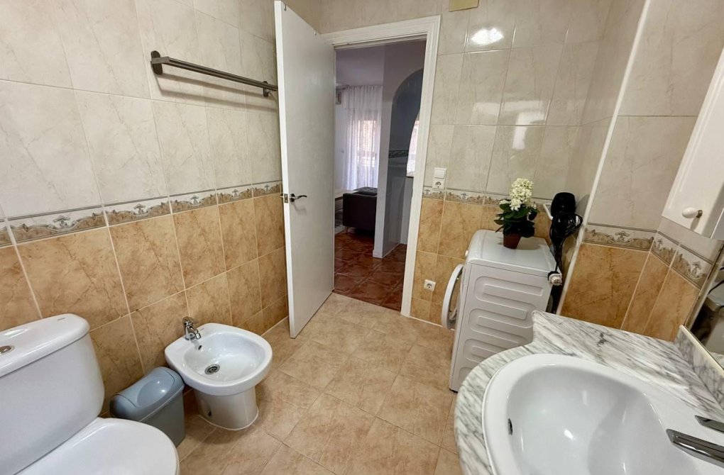 Resale - Apartment - Torrevieja - Playa del cura