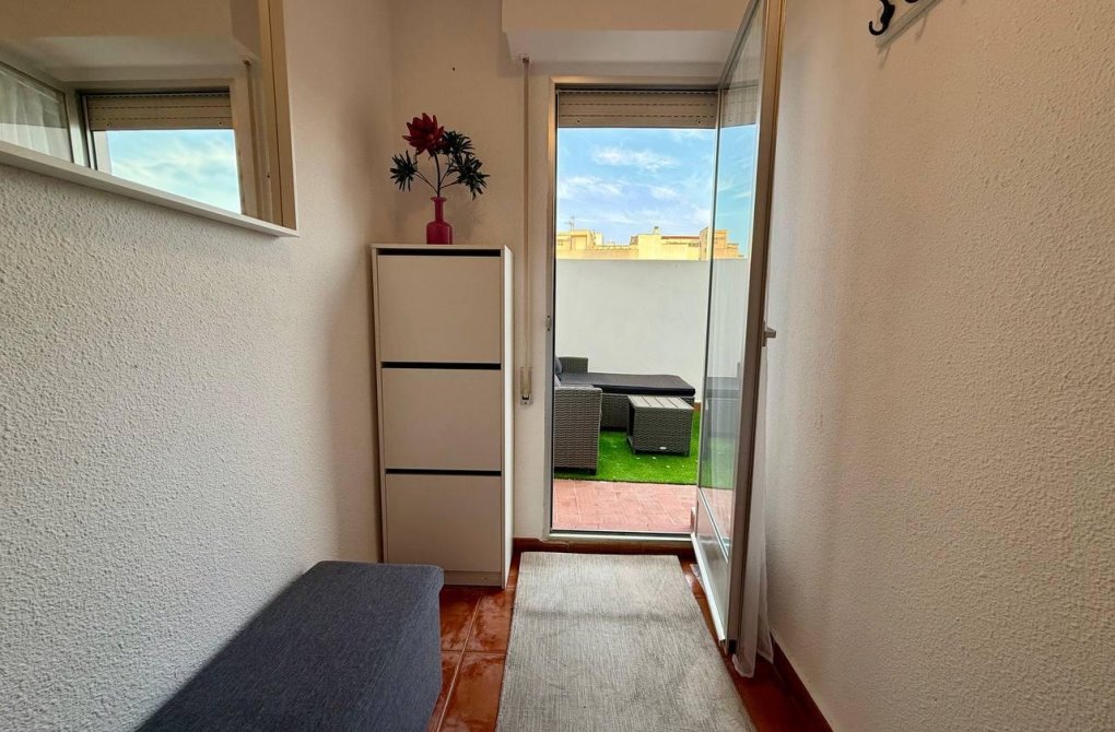 Resale - Apartment - Torrevieja - Playa del cura