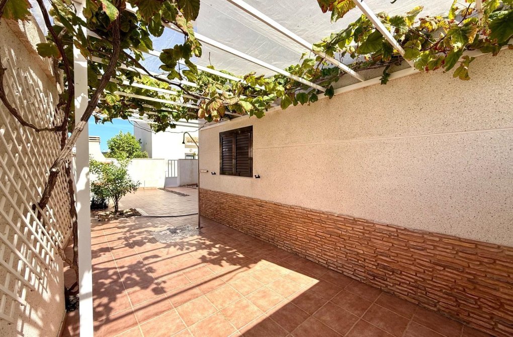 Resale - Villa - Torrevieja - Aguas Nuevas