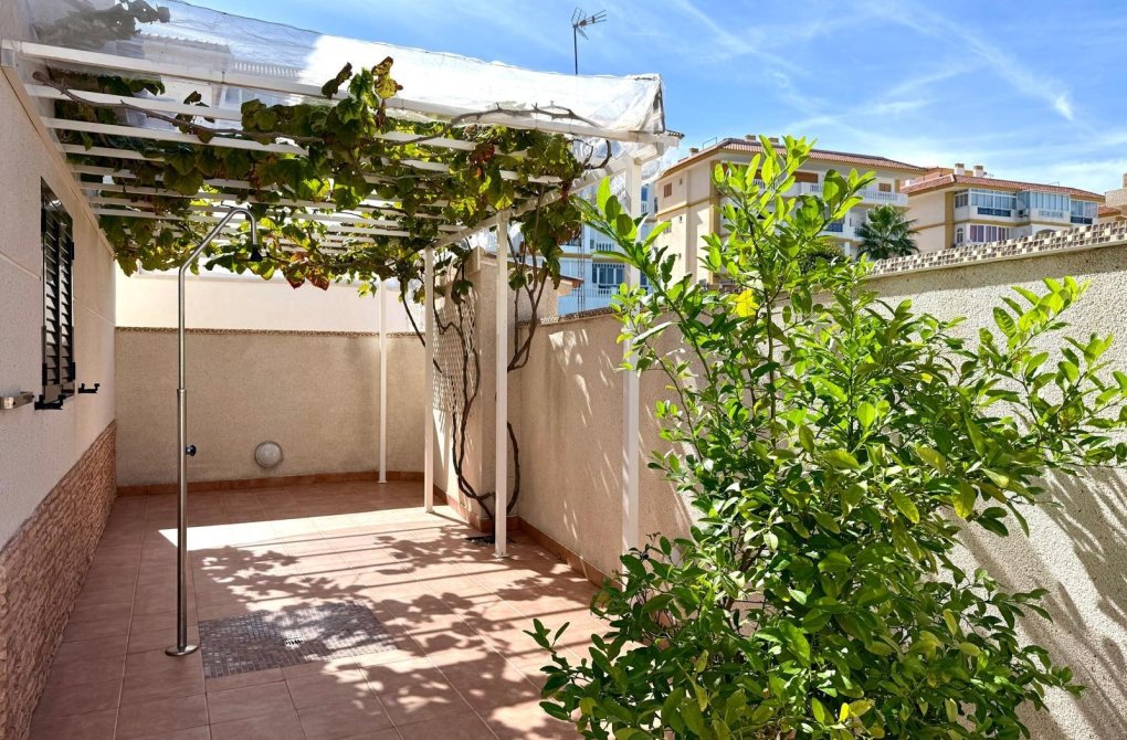 Resale - Villa - Torrevieja - Aguas Nuevas