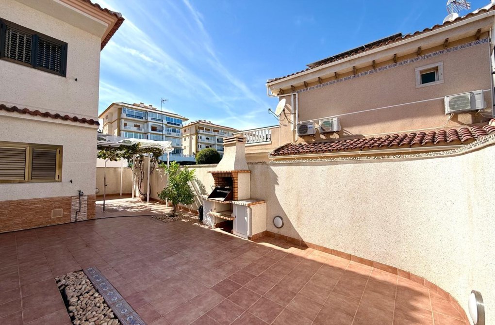 Resale - Villa - Torrevieja - Aguas Nuevas