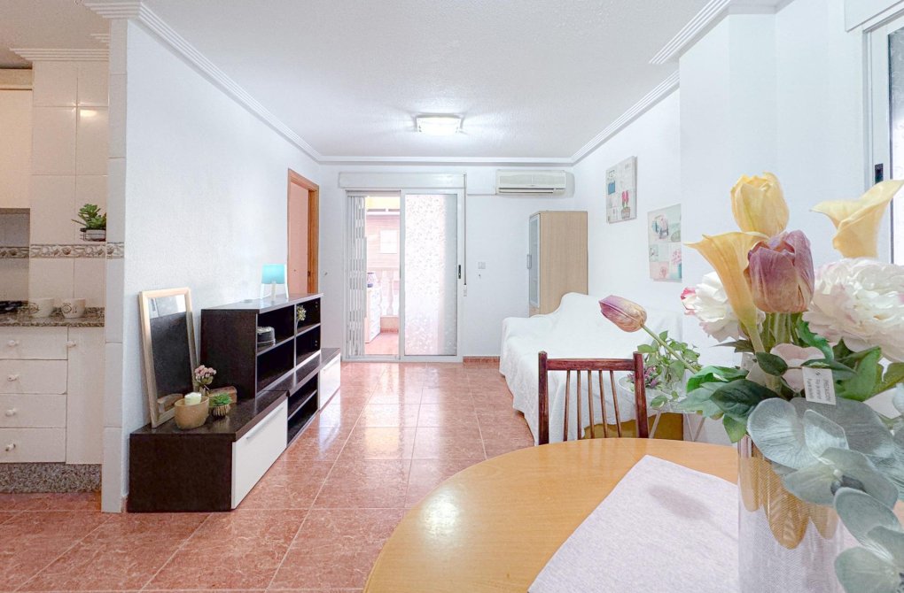 Resale - Apartment - Torrevieja - Playa del cura