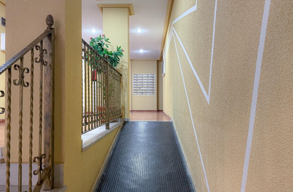 Resale - Apartment - Torrevieja - Playa del cura