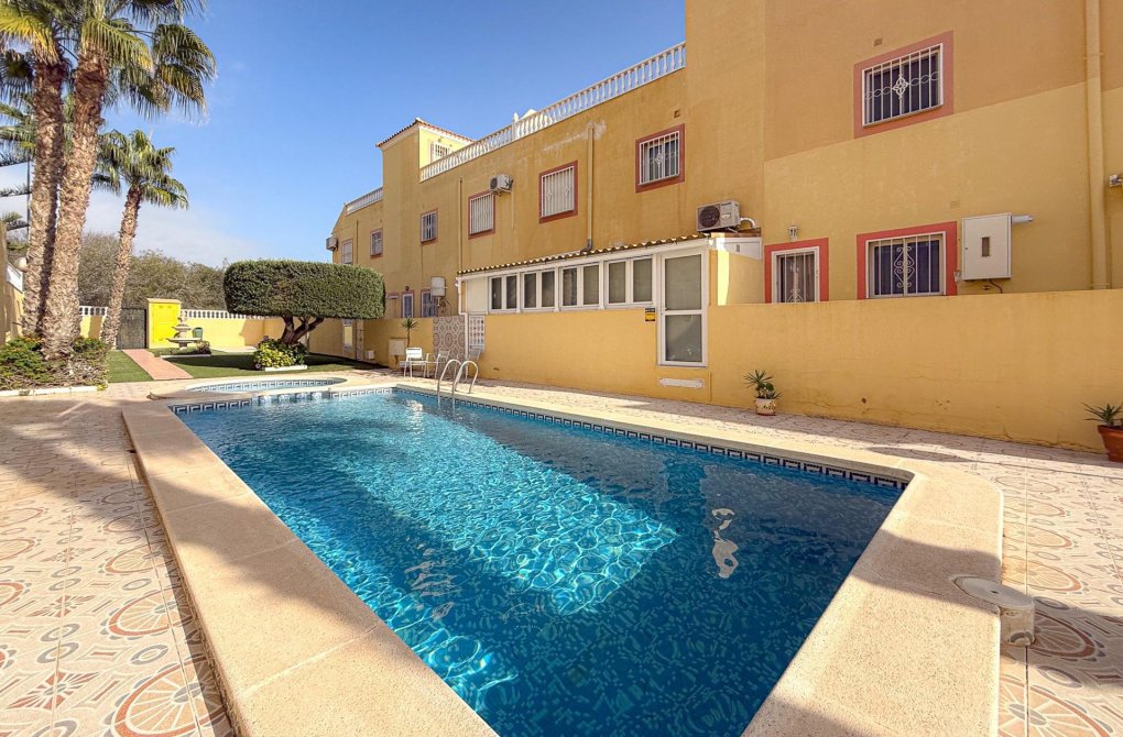 Resale - Terraced house - Orihuela Costa - Las Filipinas