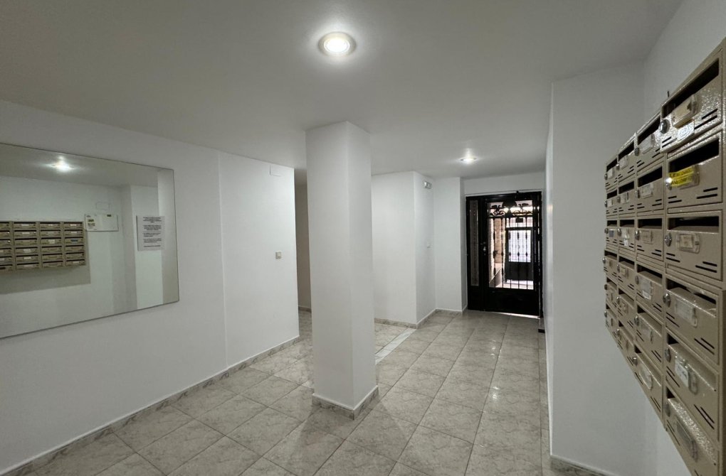 Resale - Apartment - Torrevieja - Estacion de autobuses