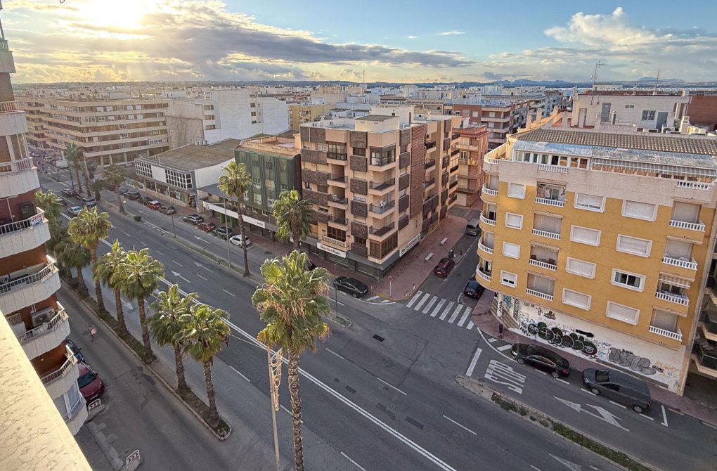 Resale - Apartment - Torrevieja - Acequion