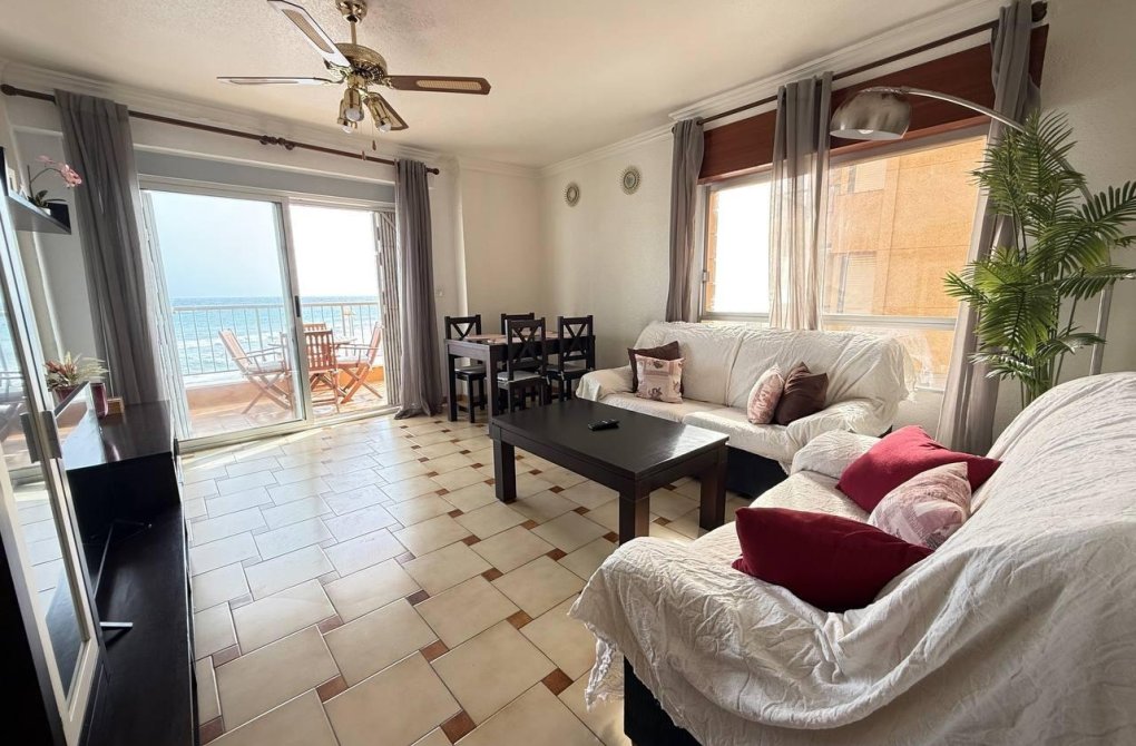 Resale - Apartment - Torrevieja - Playa de los locos