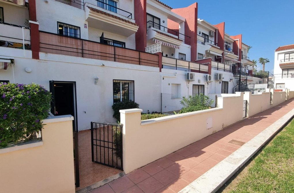 Resale - Terraced house - Guardamar del Segura - EL RASO