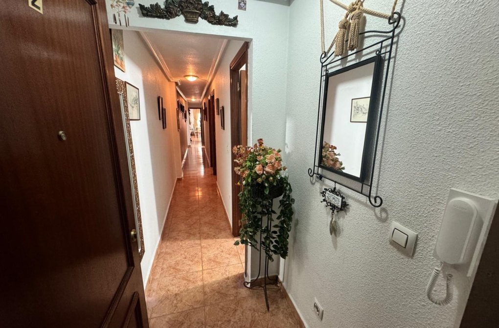 Resale - Apartment - Torrevieja - Playa del cura