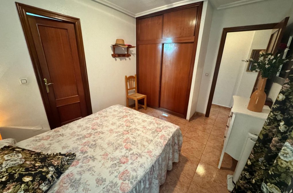 Resale - Apartment - Torrevieja - Playa del cura