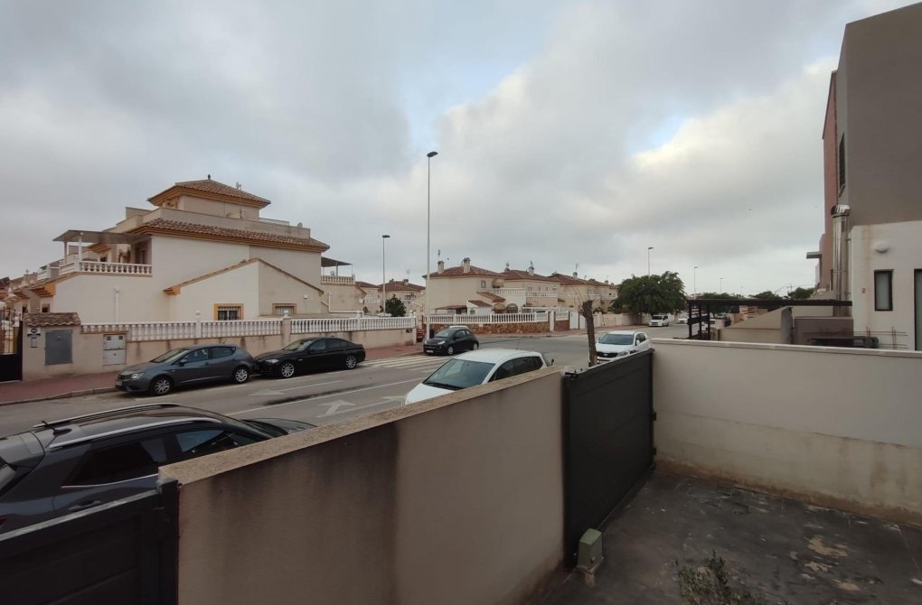 Resale - Villa - Torrevieja - Aguas Nuevas