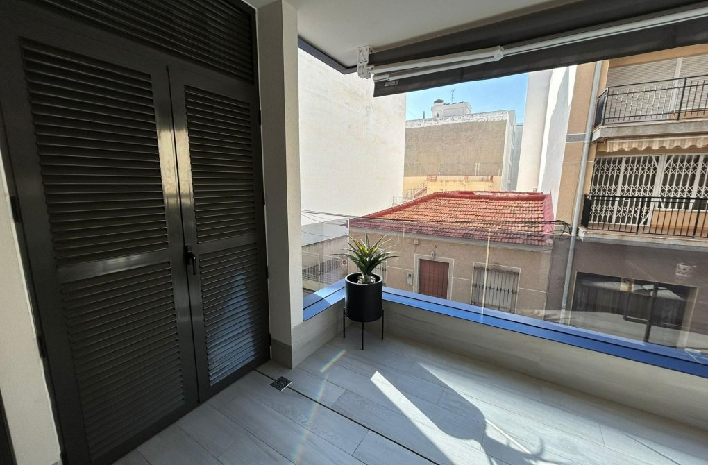 Resale - Apartment - Torrevieja - Las Piscinas Naturales