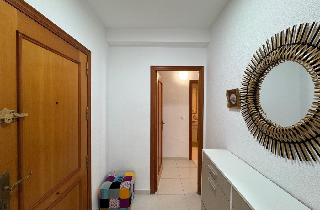 Resale - Apartment - Torrevieja - Playa del cura