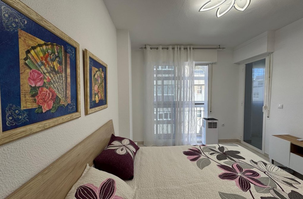 Resale - Apartment - Torrevieja - Playa del cura