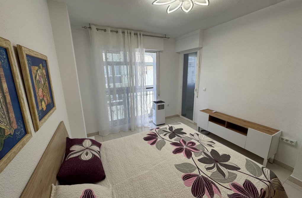 Resale - Apartment - Torrevieja - Playa del cura