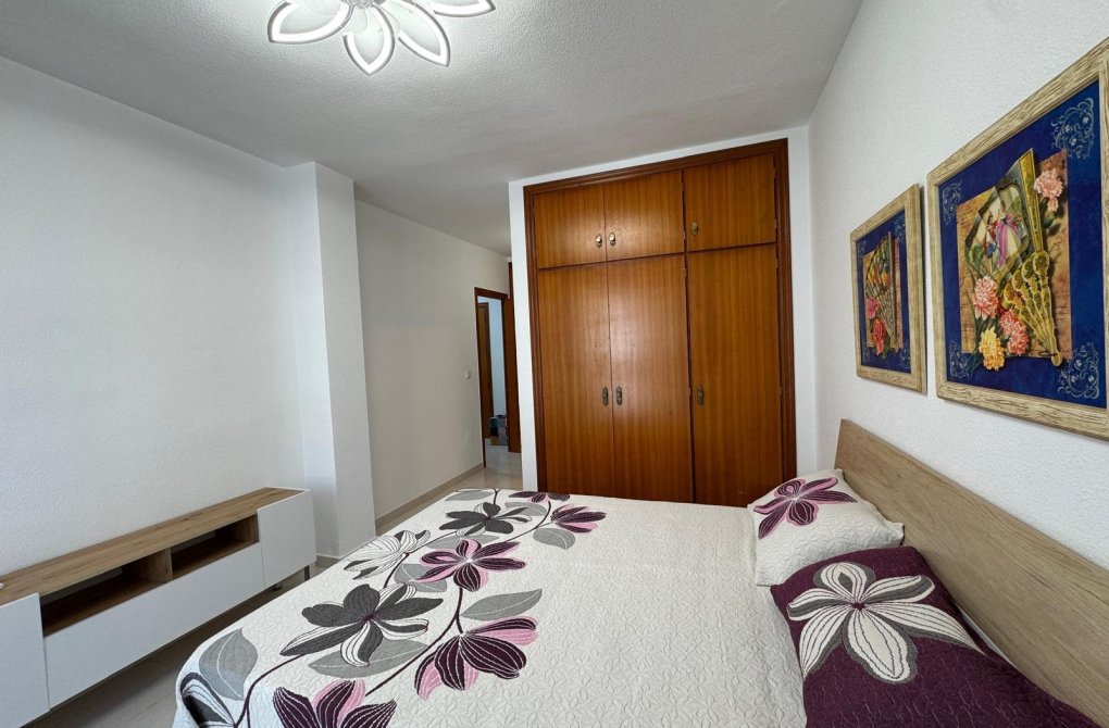 Resale - Apartment - Torrevieja - Playa del cura