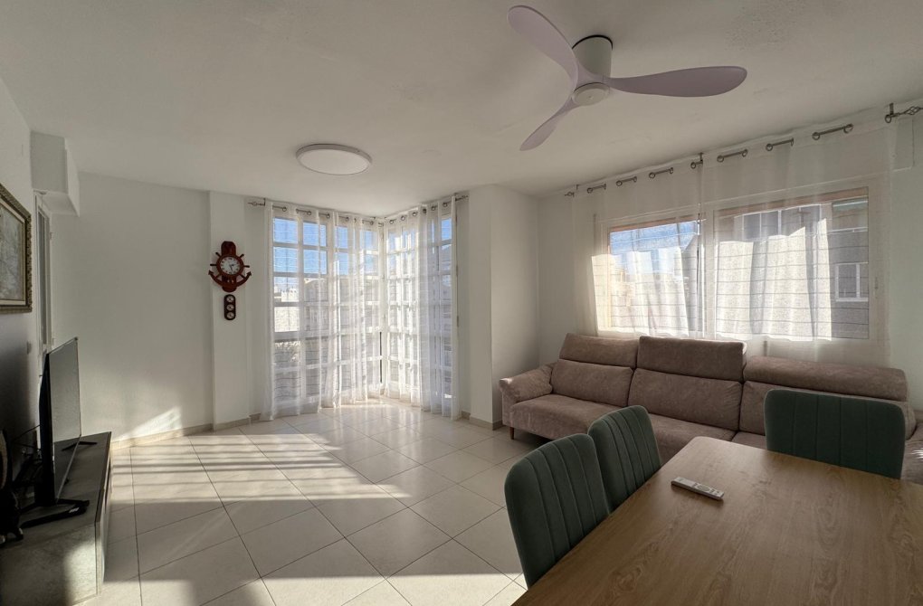 Resale - Apartment - Torrevieja - Playa del cura