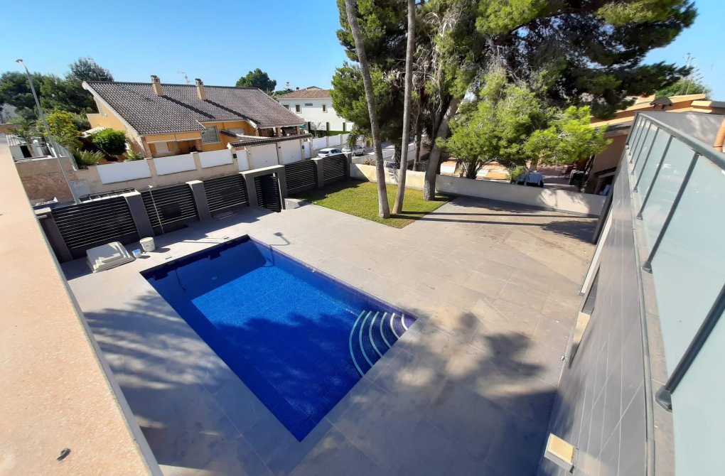 Resale - Chalet Independiente - Orihuela Costa