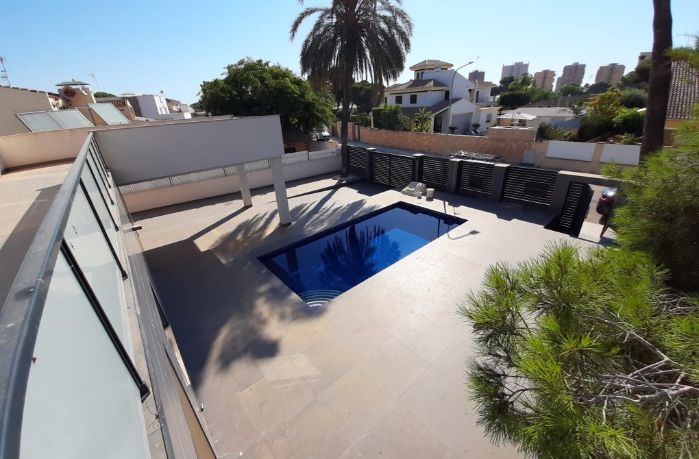 Resale - Chalet Independiente - Orihuela Costa